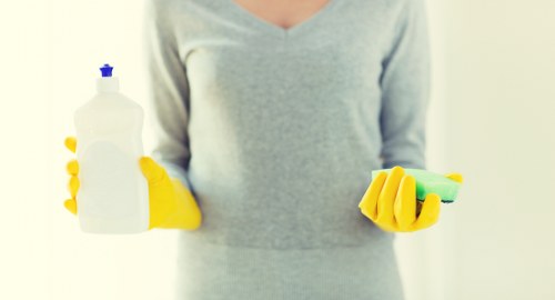 Professional carpet cleaning in a Tokyngton home living room